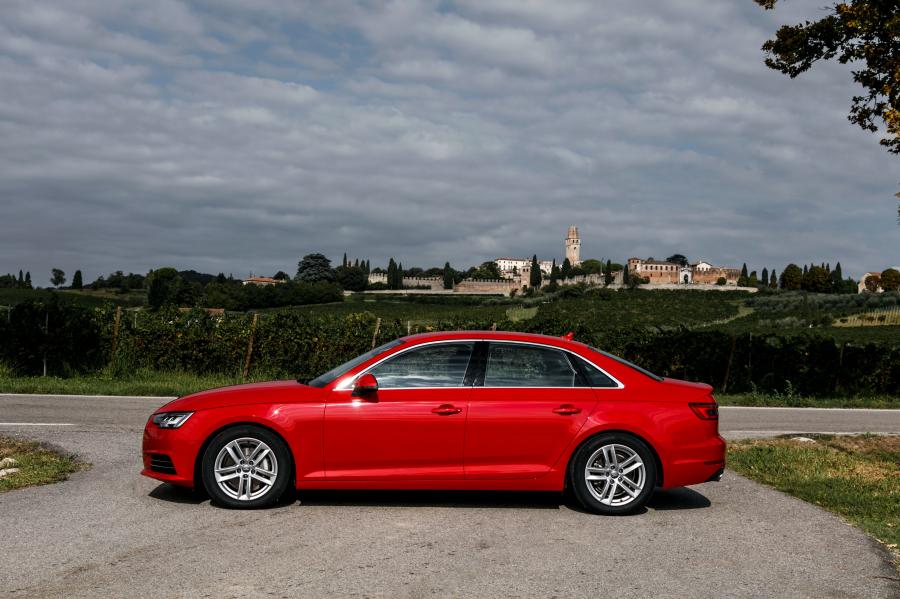  Audi A4 2.0 TDI Ultra (B9) 2015 года  (WW) (фото 19 из 23)